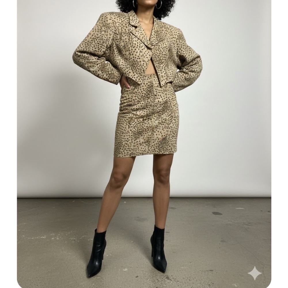 Vintage Rafael 2-Piece Size 7/8 100% Leather 
Skirt Suit • 80s/90s